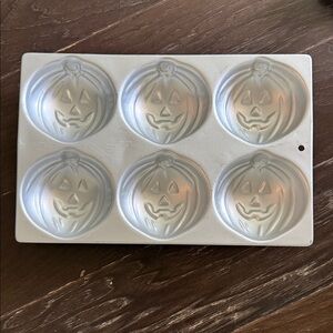 Wilton Metallic Pumpkin Cakelet Pan